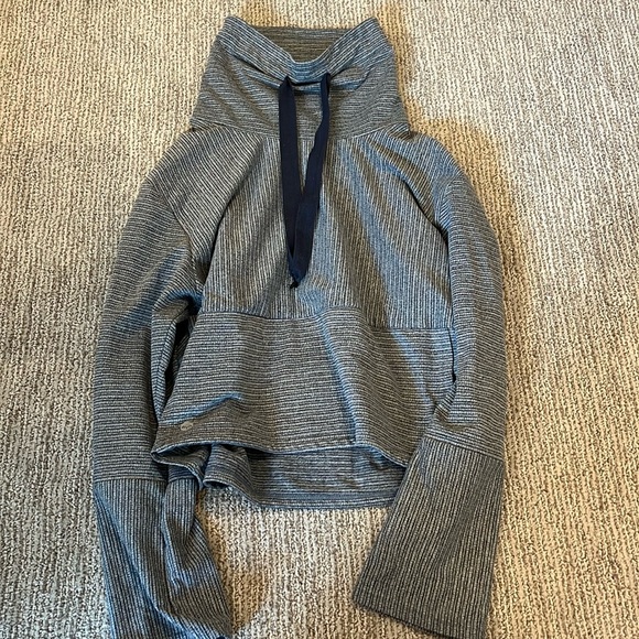 Senita Athletics blue striped pullover. Size S - Picture 3 of 6